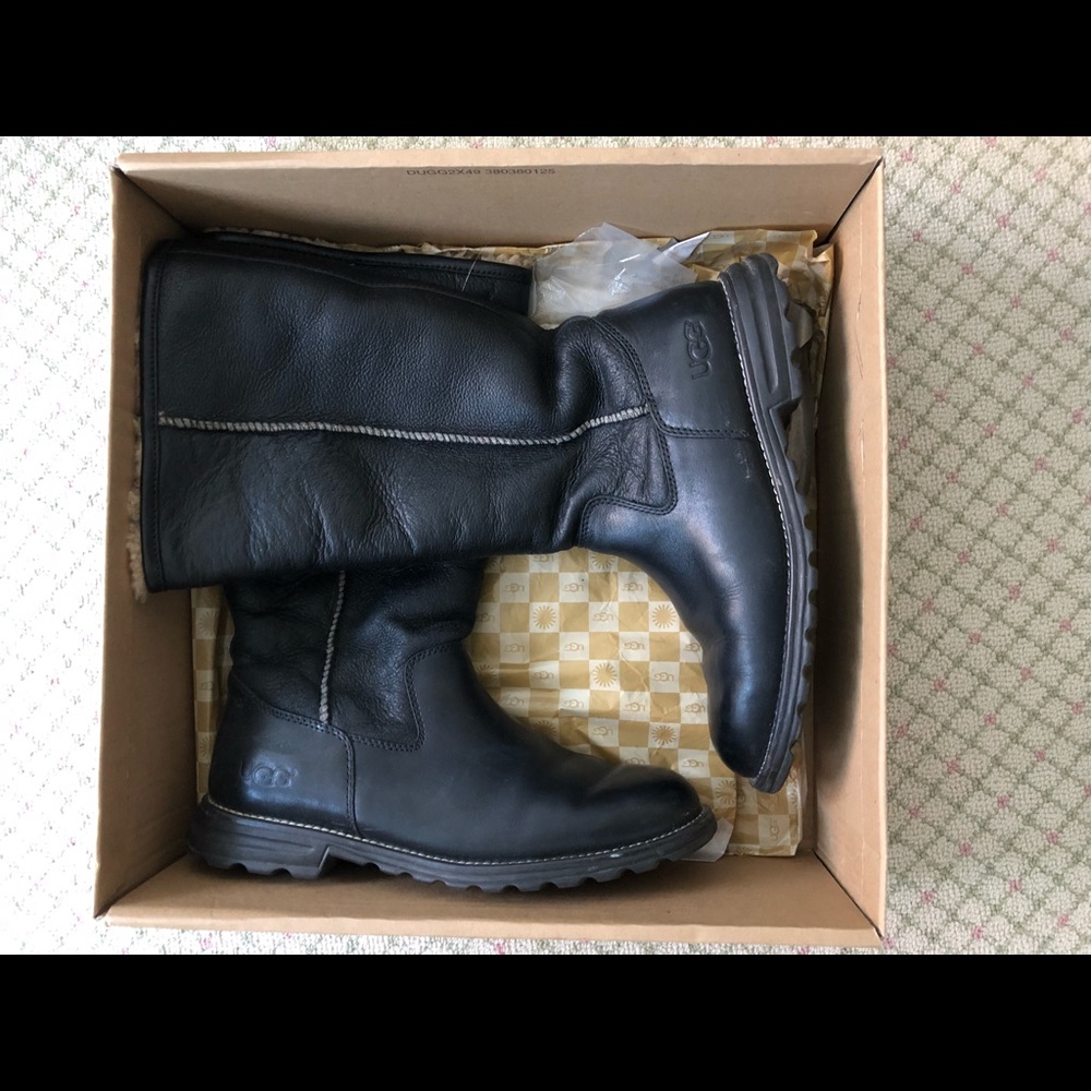 Ugg women’s boot black 11